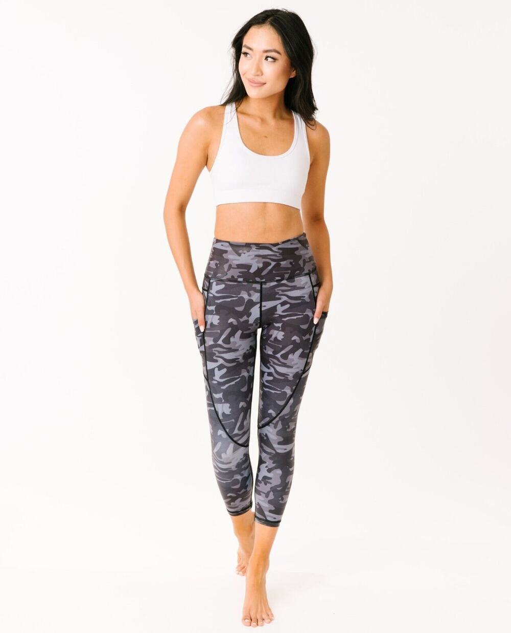 Zyia Black Pocket Light N Tight Camo Cropped Metallic Leggings Size 8-10 Medium